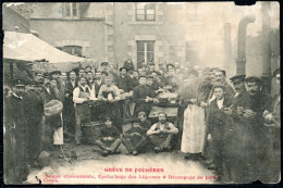 35 FOUGERES - Grève De Fougères - Soupe Communiste épluchage Des Légumes Et Découpage Du Paté - TOP RARE - Fougeres