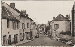 Septeuil  78  Carte Circulée  La Route De Versailles  Tres Tres Animée Et Voitures Café Coiffeur - Septeuil