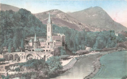 FRANCE - Lourdes - La Basilique Et Le Gave - Vue Générale - Colorisé - Carte Postale - Lourdes