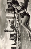 BELGIQUE - Blankenberge - Casino Et Digue - Femme En Bikini - Carte Postale - Blankenberge