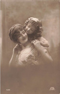 FANTAISIES - Mère Et Fille - Carte Postale Ancienne - Frauen