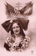 FANTAISIES - Femme - Gloire Aux Alliés - Carte Postale Ancienne - Femmes