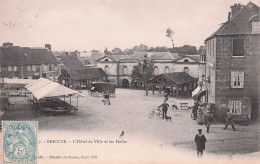 Briouze - L'hotel De Ville Et Les Halles    - CPA °J - Briouze