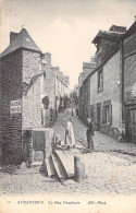 FRANCE - Avranches - La Rue Pendante - Animé - Pub Chocolat Menier - Carte Postale Ancienne - Avranches