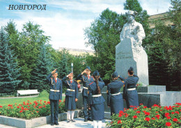 RUSSIE -  Novgorod - Monument De La Guérilla De Lyonya Gokilov - Colorisé - Carte Postale - Russland