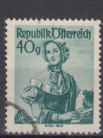 ⁕  Austria 1948 ⁕ Traditional Costume / Trachtenserie ERROR Vertical Line Mi.902 ⁕ 1v Used - Errores & Curiosidades