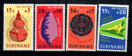 Suriname 1975 Mi. 698-701 Neuf ** 100% Pour L'enfant, La Famille, Les Emblèmes - Suriname