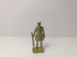 Kinder :   Schotten Um 1743  1980-92 - Infanterist - Scot 2 - Gold - SCAME - Metal Figurines