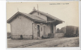 70 VAUVILLERS . La Gare Et Le Wagon , édit : Sans , Années 10 , état Sup - Vauvillers