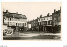 PONT DE VAUX Place Joubert Statue Du Général ( Format C.P.A. ) - Pont-de-Vaux