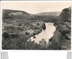 Carte ( Format 15 X 10,5 Cm  ) BAUME LES DAMES Le Doubs Et Cour - Baume Les Dames