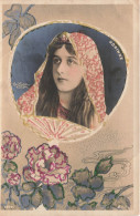 MODE - Reutlinger - Portrait De Mlle Robinne - Cadre éventail - Fleurs - Paillettes - Colorisé - Carte Postale Ancienne - Mode