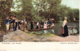 SUEDE - SCHWEDEN - Skansen - Karpdammen - Tenues Traditionnelle - Barque - Etang - Carte Postale Ancienne - Suède