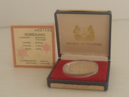 Old 1985 Singapore $5 STERLING SILVER PROOF COIN -25 Years Of Public Housing (Ref: 007592) - Singapore