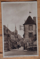 77 : Donnemarie-en-Montois - La Porte De Provins - Animée : Petite Animation - (n°28530) - Donnemarie Dontilly