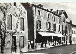 - Puy De Dôme -ref-B879- Combronde - Rue Du Marché - Hôtel Du Commerce - Hôtels  - - Combronde
