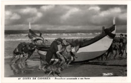 COSTA DA CAPARICA - Pescadores Arrastando O Seu Barco - PORTUGAL - Setúbal