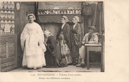 FRANCE - Douarnenez - Toilette D'une Mariée - Etude Des Différents Costumes - Carte Postale Ancienne - Douarnenez