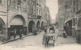 La Rochelle * Les Maisons à Arcades Rue Des Merciers * Attelage * Commerces Magasins - La Rochelle