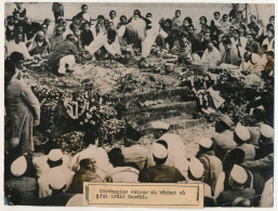 INDE - Photo De Presse Keystone - Cérémonies Autour Du Bûcher Où Fut Brûlé Gandhi - Azië