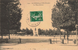 La Roche Sur Yon * La Place D'armes Et Statue * Kiosque à Musique - La Roche Sur Yon