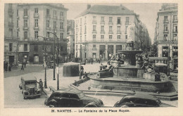 Nantes * La Fontaine De La Place Royale * Automobile Voiture Ancienne - Nantes