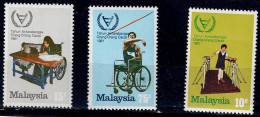 MALAYSIA 1981 INTERNATIONAL YEAR OF THE DISABLED MI No 219-21 MNH VF!! - Malaysia (1964-...)