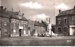 62 VITRY EN ARTOIS LE MONUMENT AUX MORTS ET UN COIN DE LA PLACE CPSM - Vitry En Artois