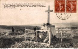 55 MONUMENT DE LA TRANCHEE DES FUSILS ELEVE A LA MEMOIRE DES BRACES DU 137e REGIMENT D'INFANTERIE FERME DE THIAUMONT - Monuments Aux Morts