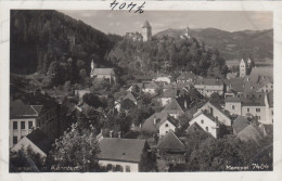 E269) FRIESACH In KÄRNTEN - Schöne FOTO AK Mit Haus Details Richtung Kirche - Friesach