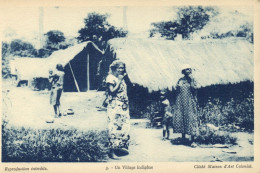 PC AFRICA OUBANGUI-CHARI UN VILLAGE INDIGENE FRENCH EQUATORIAL AFRICA (a51571) - Centrafricaine (République)