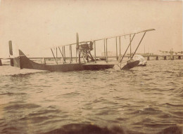 Les Sables D'olonne * Aviation * Un Hydravion Sur L'eau * Photo Ancienne 1913 Format 10x7.5cm - Sables D'Olonne