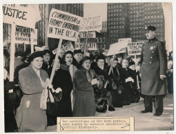 USA - Photo De Presse Keystone - Les Catholiques De New-York Protestent Contre La Sentence Du Cardinal Mindszenty - Amérique