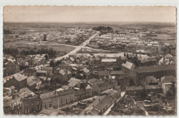 Delcampe - CHOLET - L' AVENUE DE LA LIBERATION EN 1957 AVANT LA CONSTRUCTION DE " LA BANANE " EN 1960 ( A Côté FERME DE LA GRANGE ) - Cholet