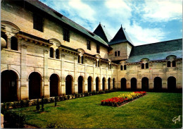 17-12-2023 (2 W 21) FRANCE - Abbaye De Fontevraud Cloître St Lazara - Kirchen U. Kathedralen