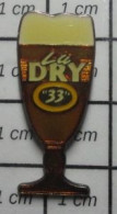 712E  Pin's Pins / Beau Et Rare / BIERE / VERRE DE BIERE PRESSION LA DRY "33" - Birra