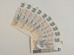 Vintage ! Set Of 10 Pcs. Running Number Singapore $1 Bird Series Old Banknote UNC (G/12-302711-302720) - Singapour