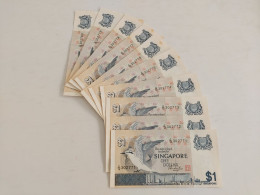 Vintage ! Set Of 10 Pcs. Running Number Singapore $1 Bird Series Old Banknote UNC (G/12-302771-302780 ) - Singapour