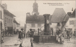 Finistère : CHATEAUNEUF  Du  Faou    : La  Fontaine Sur La  Place - Châteauneuf-du-Faou