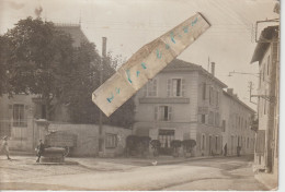 CESSIEU - La Place Et Le Restaurant Micoud - Café De La Mairie ( Photo Souple 9 Cm X 14 Cm ) - Autres & Non Classés