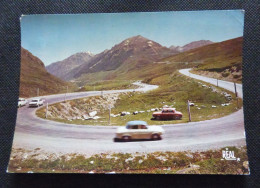 65 - PYRENNEES- ATLANTIQUES  -  LACETS DU COL DE PUYMORENS (VOITURES ANCIENNES) - Passenger Cars