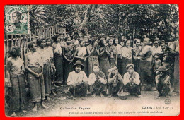 CPA RR V 1907 - Femmes DeLUANG-PRABANG Accueillant Troupe Comédiens Ambulants - LAOS - Collection RAQUEZ Série A, N° 25 - Laos