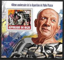 NIGER  BF 219  * *  ( Cote 15e )  Tableaux Pablo Picasso Le Combat Du Taureau - Picasso