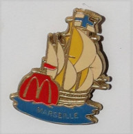 HH160 Pin's Mac Do Mac Donald's MARSEILLE Bateau Voile Voilier Achat Immédiat - McDonald's