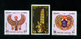 EGYPT / 1992 / POST DAY / SCARAB PECTORAL ; EAGLE PECTORAL & GOLDEN SAKER FALCON HEAD ( FROM TUTANKHAMUN'S TOMB ) / MNH - Unused Stamps
