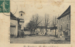 38022 01 01 - LES AVENIERES - LA PLACE ET L'EGLISE - Les Avenières