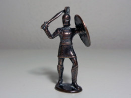 [KNR_0006] KINDER, 1977 - Greeks > HOPLITE (2) (40 Mm, Bronze) - Metalen Beeldjes