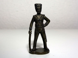 [KNR_0011] KINDER, 1978 - German Soldiers > CAPTAIN (40 Mm, Brass) - Metalen Beeldjes