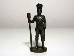 [KNR_0012] KINDER, 1978 - German Soldiers > CANNONEER (40 Mm, Brass) - Figurines En Métal