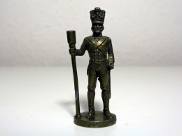 [KNR_0015] KINDER, 1978 - German Soldiers > CANNONEER (40 Mm, Brass) - Metalen Beeldjes